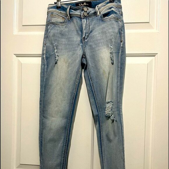 Ripped Jeans  - Picture 1 of 3